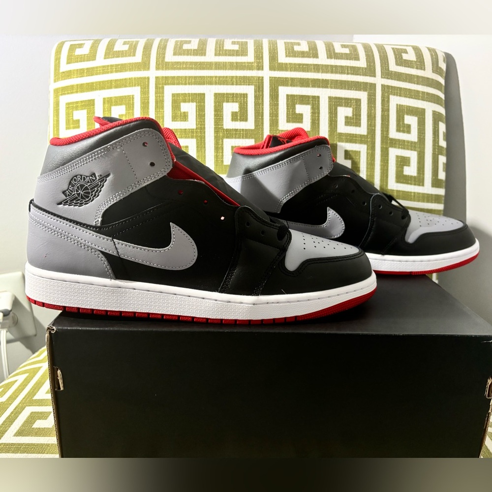 NEW IN BOX! Nike Air Jordan 1 Mid Retro Shoes Black/Cement Gray/ Red Size 12 - Picture 3 of 14